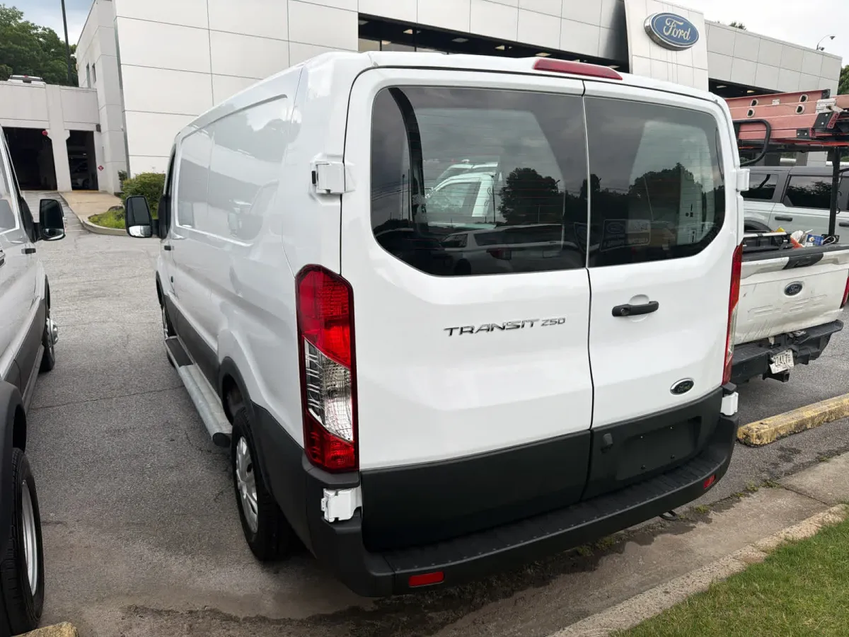 2025 Ford Transit-250 thumbnail 4