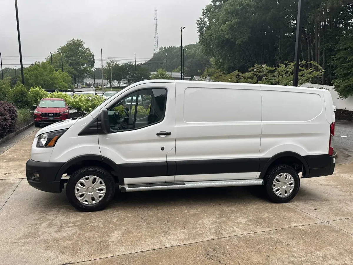 2025 Ford Transit-250 thumbnail 8