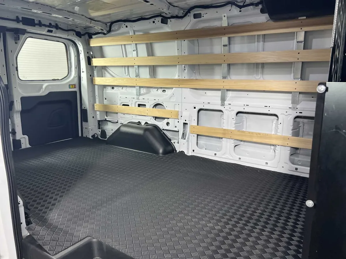 2025 Ford Transit-250 thumbnail 16