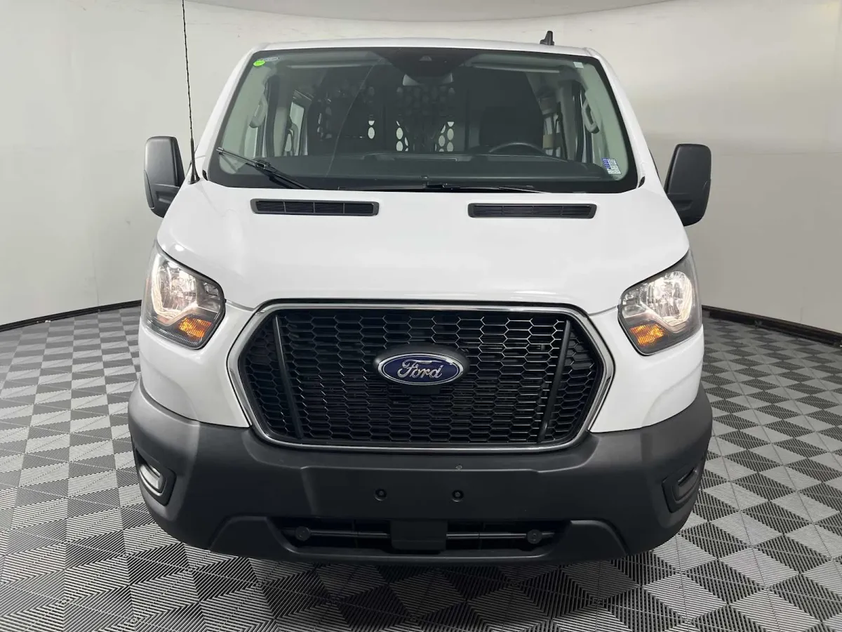 2025 Ford Transit-250 thumbnail 2