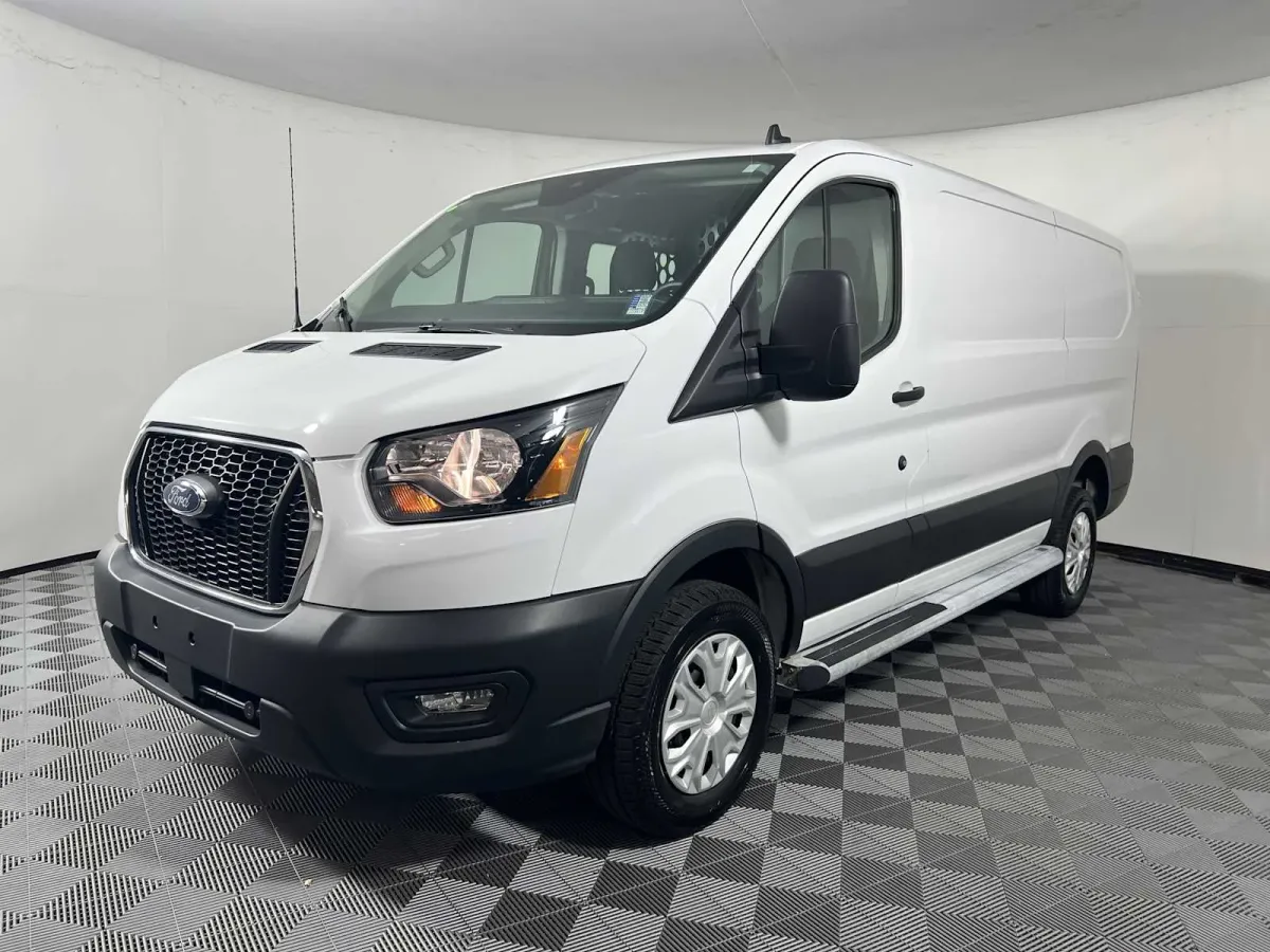 2025 Ford Transit-250 thumbnail 3