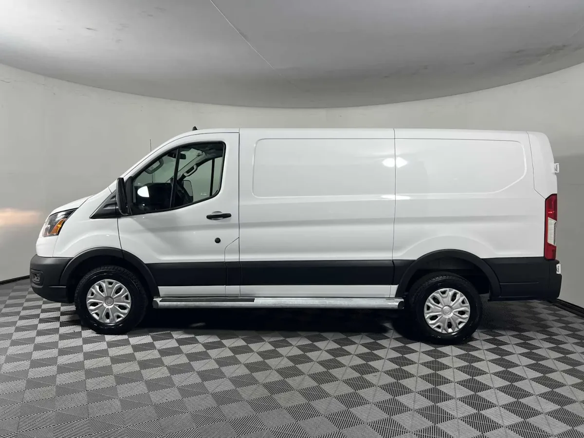 2025 Ford Transit-250 thumbnail 4