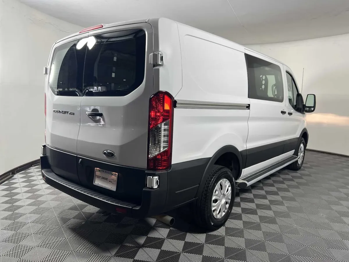 2025 Ford Transit-250 thumbnail 8