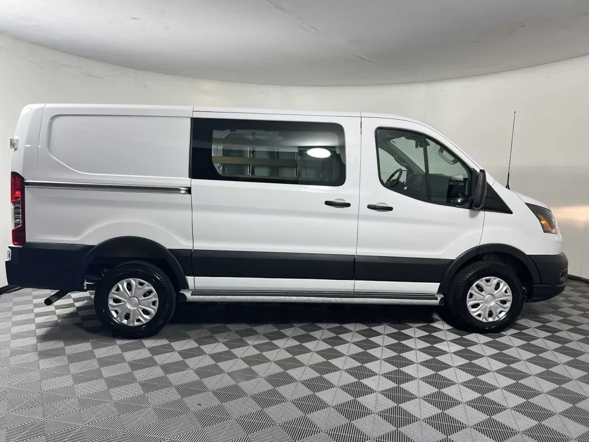 2025 Ford Transit-250 thumbnail 9