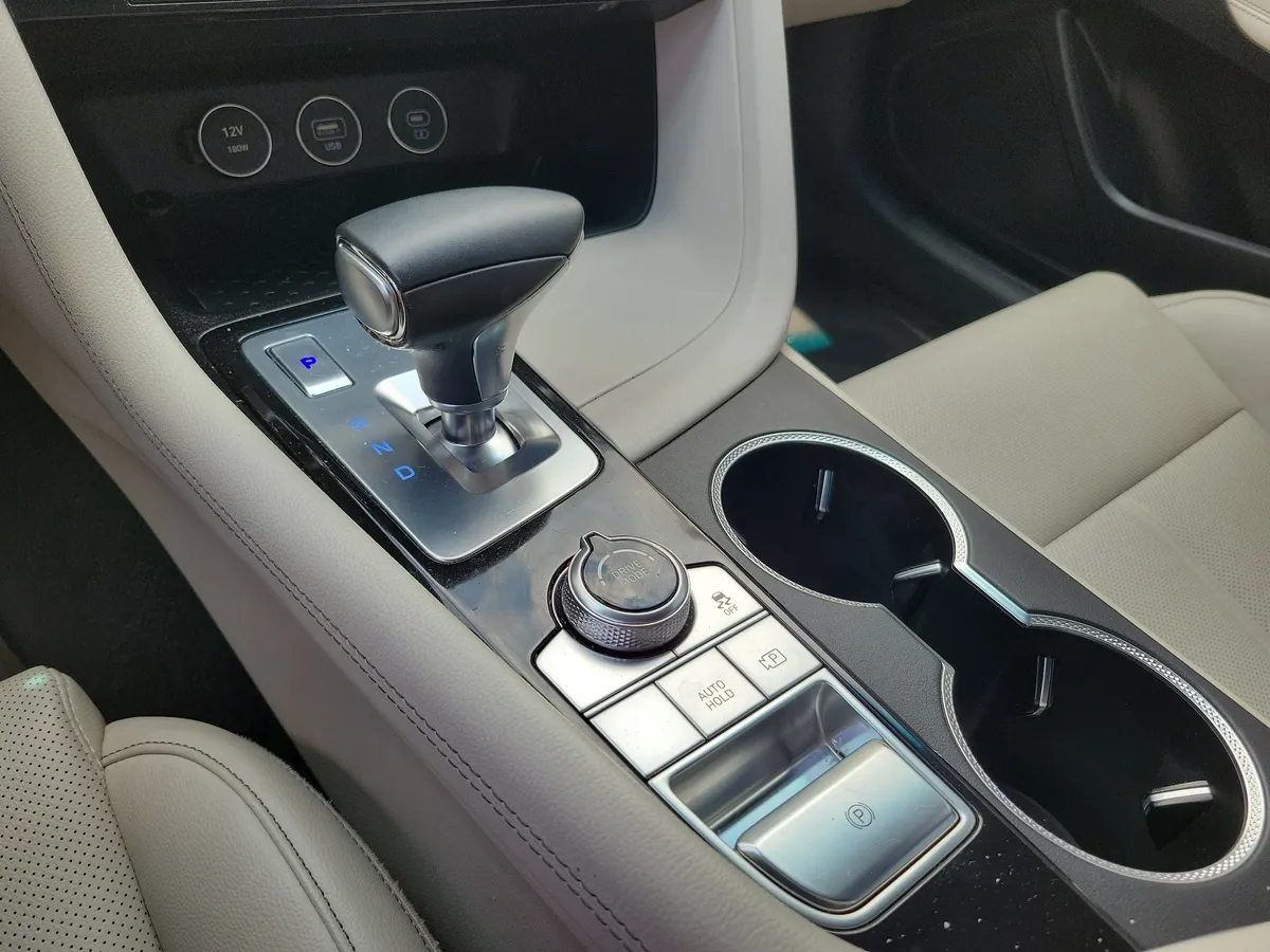 2025 Genesis G70 2.5T RWD thumbnail 19