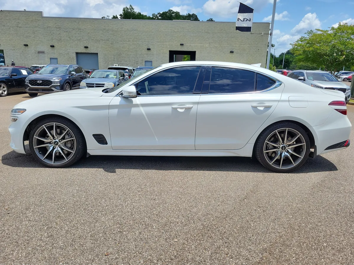 2025 Genesis G70 2.5T RWD thumbnail 2