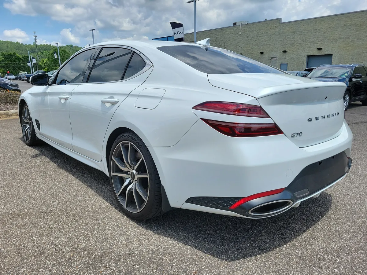 2025 Genesis G70 2.5T RWD thumbnail 3