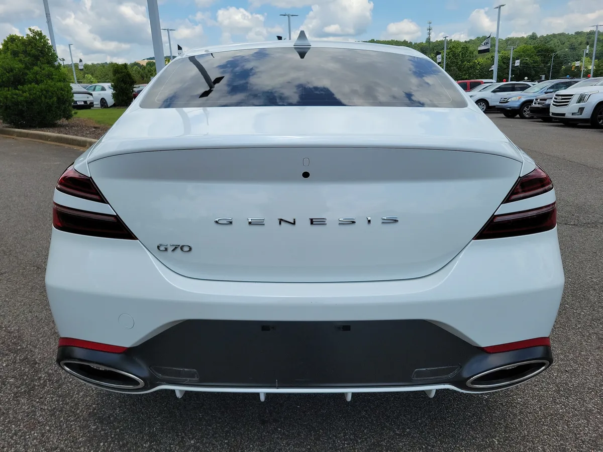 2025 Genesis G70 2.5T RWD thumbnail 4