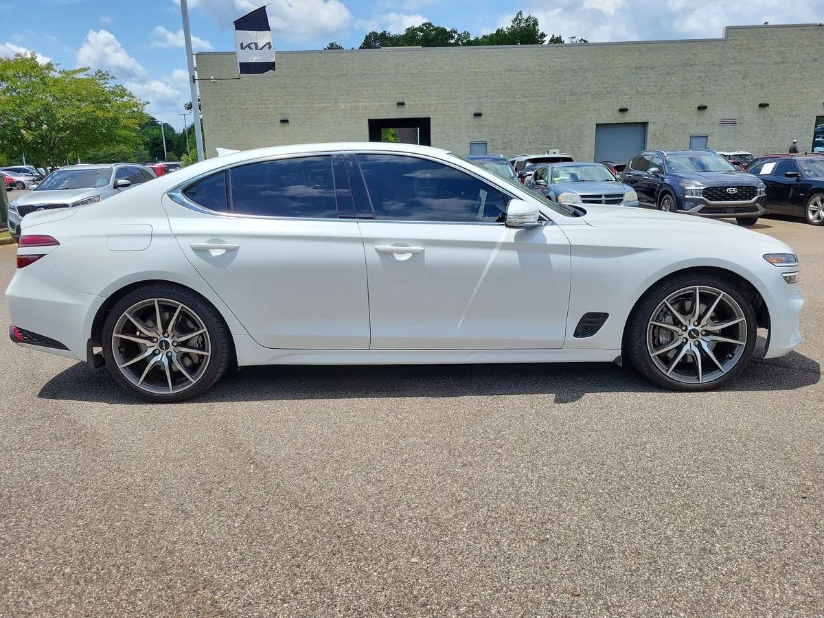 2025 Genesis G70 2.5T RWD thumbnail 6