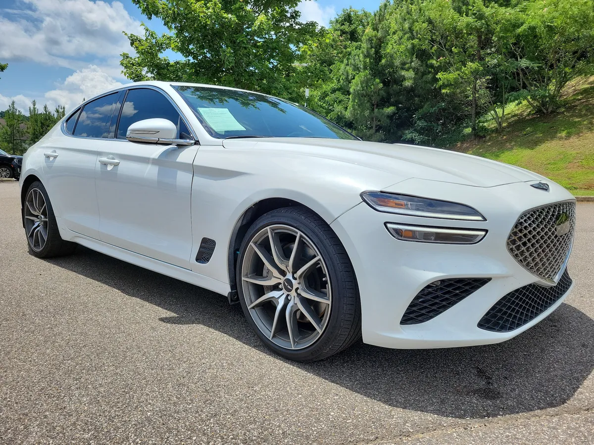 2025 Genesis G70 2.5T RWD thumbnail 7