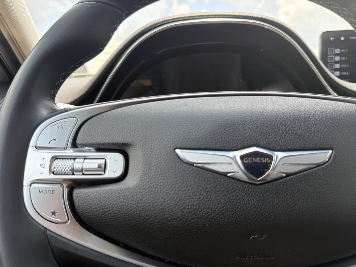 2025 Genesis GV70 2.5T thumbnail 10