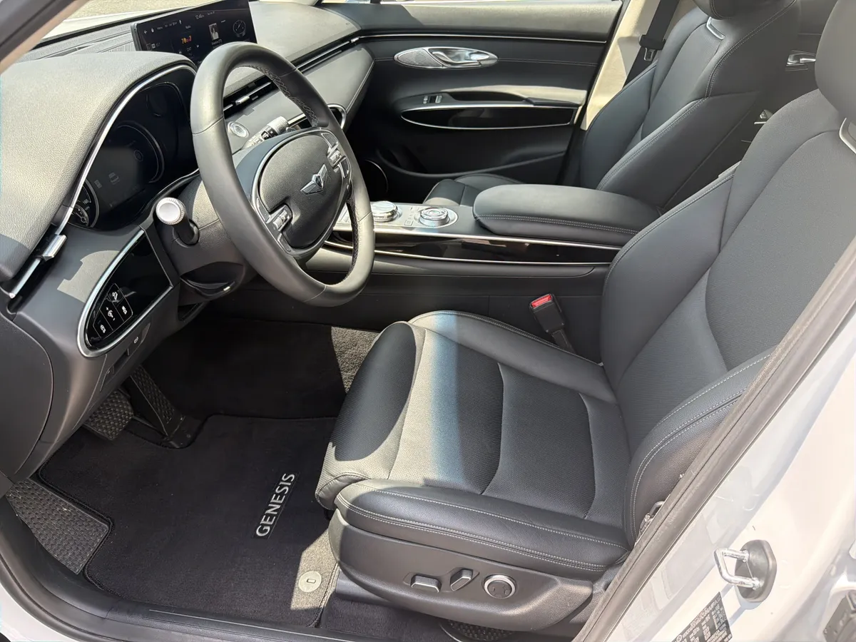 2025 Genesis GV70 2.5T thumbnail 19