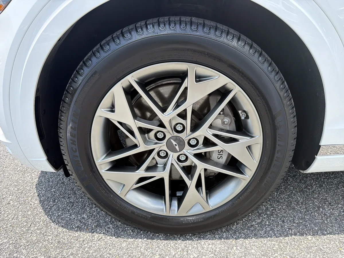 2025 Genesis GV70 2.5T thumbnail 21