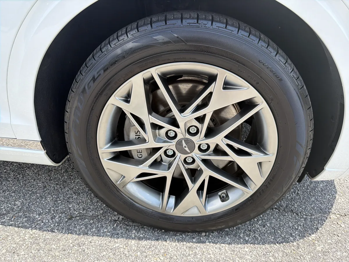 2025 Genesis GV70 2.5T thumbnail 23