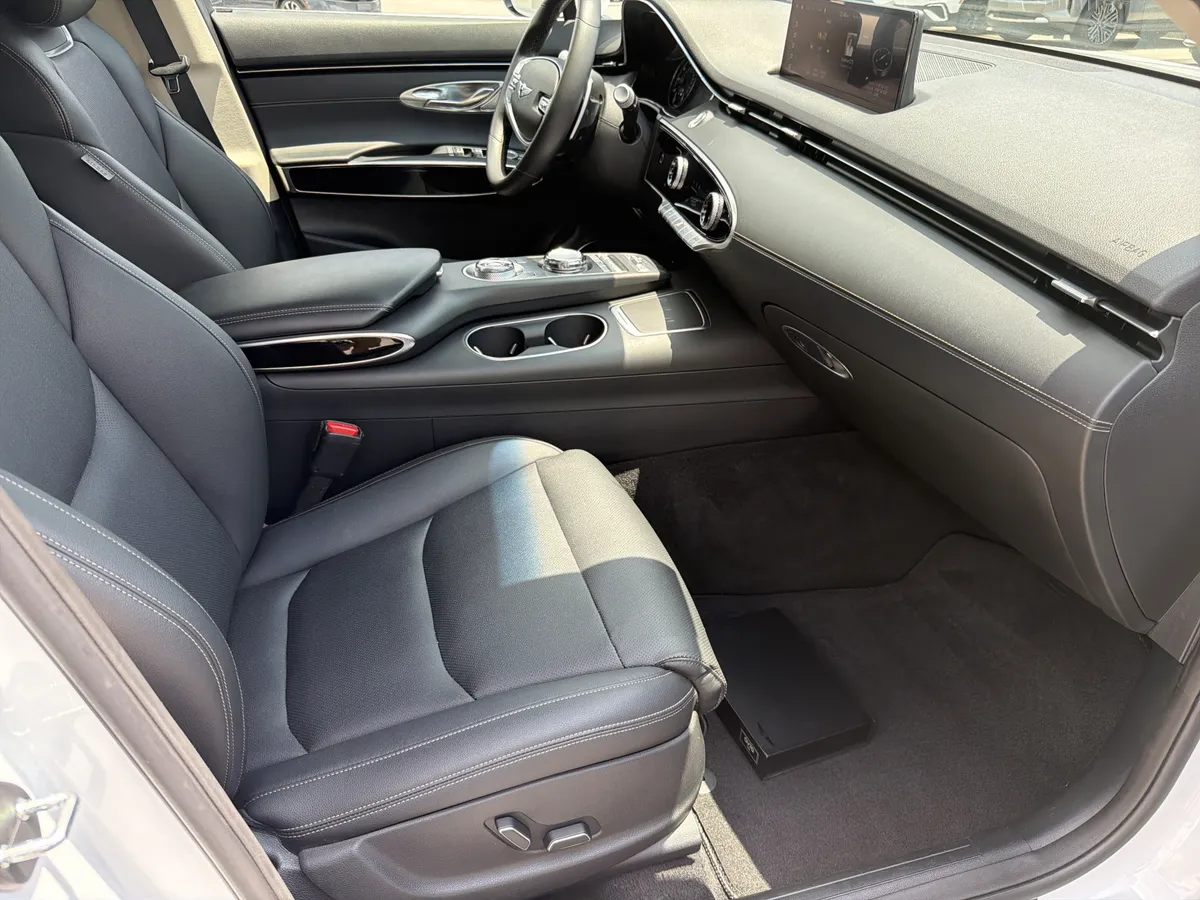 2025 Genesis GV70 2.5T thumbnail 24