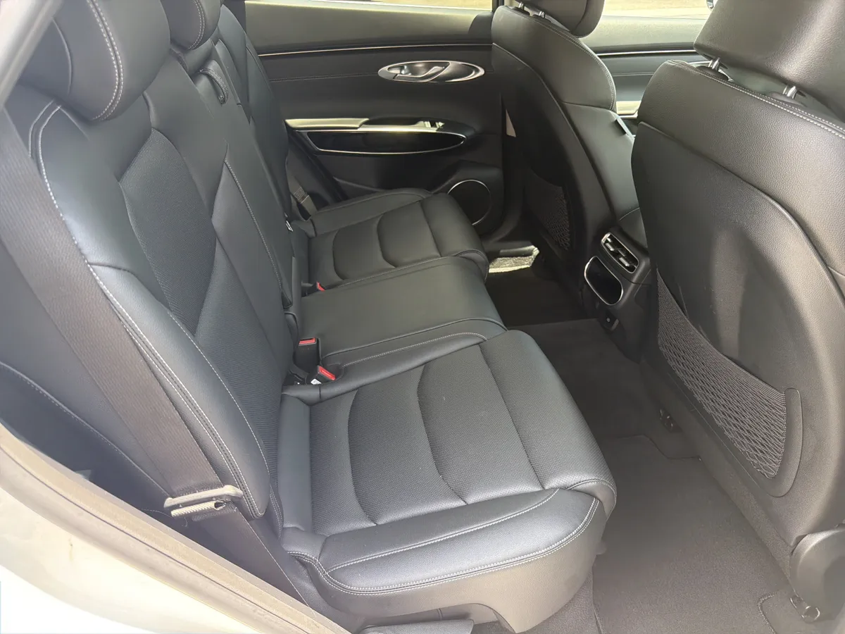 2025 Genesis GV70 2.5T thumbnail 26
