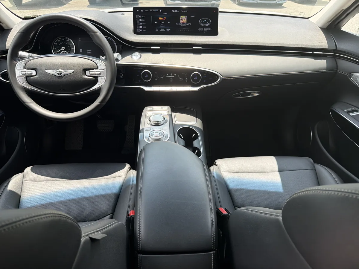 2025 Genesis GV70 2.5T thumbnail 4