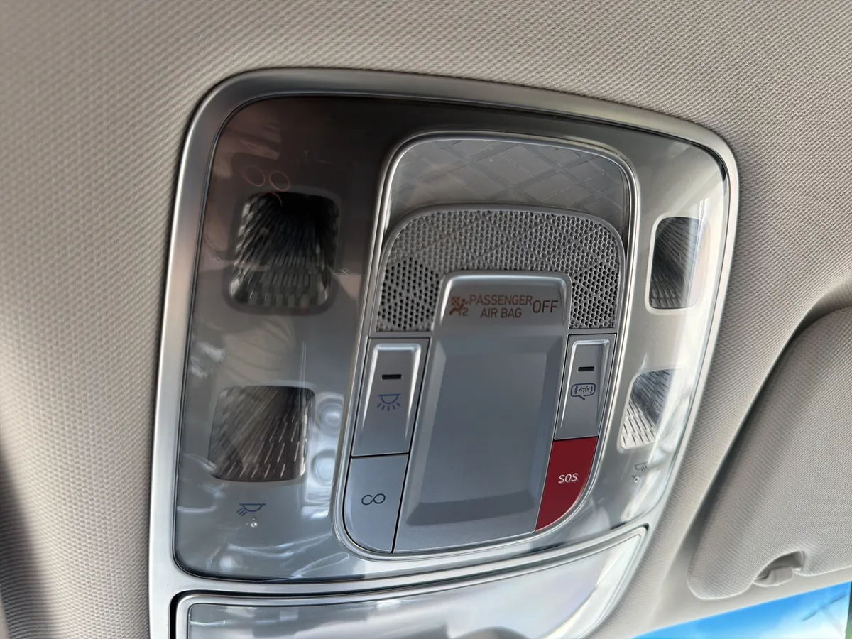 2025 Genesis GV70 2.5T thumbnail 5
