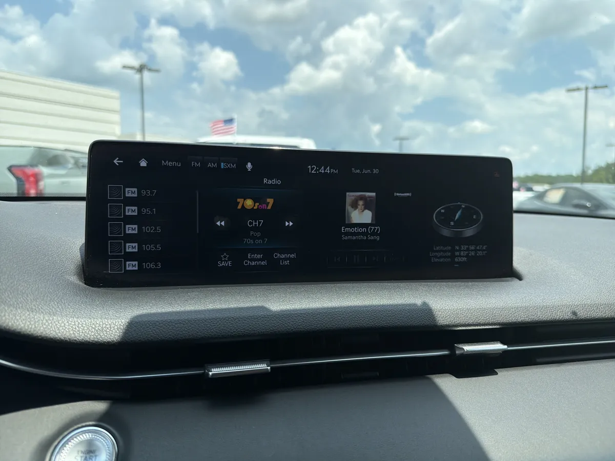 2025 Genesis GV70 2.5T thumbnail 6