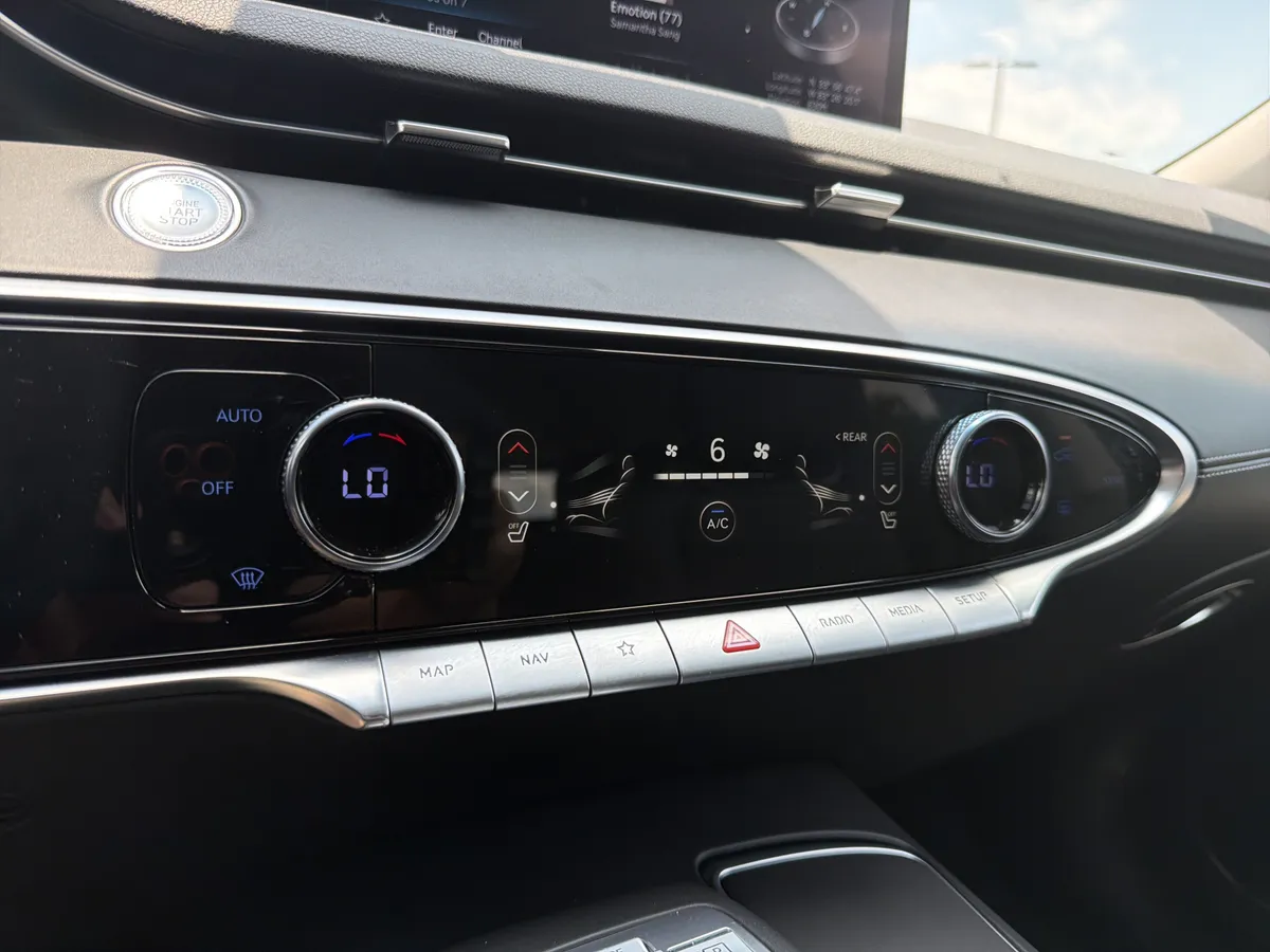 2025 Genesis GV70 2.5T thumbnail 8