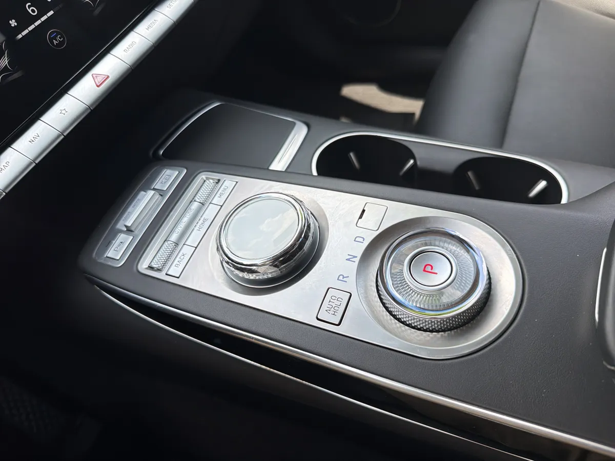 2025 Genesis GV70 2.5T thumbnail 9