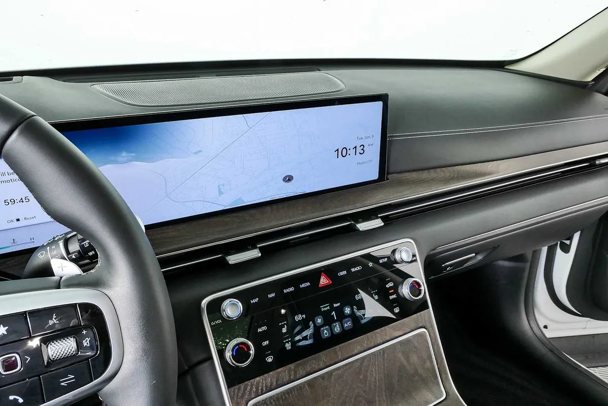 2025 GENESIS GV80 2.5T Prestige thumbnail 13