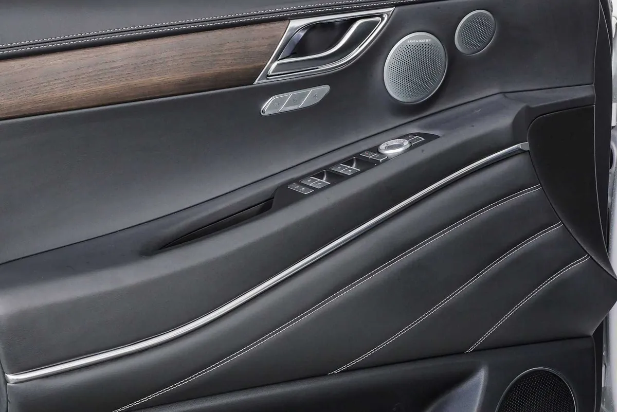2025 GENESIS GV80 2.5T Prestige thumbnail 6