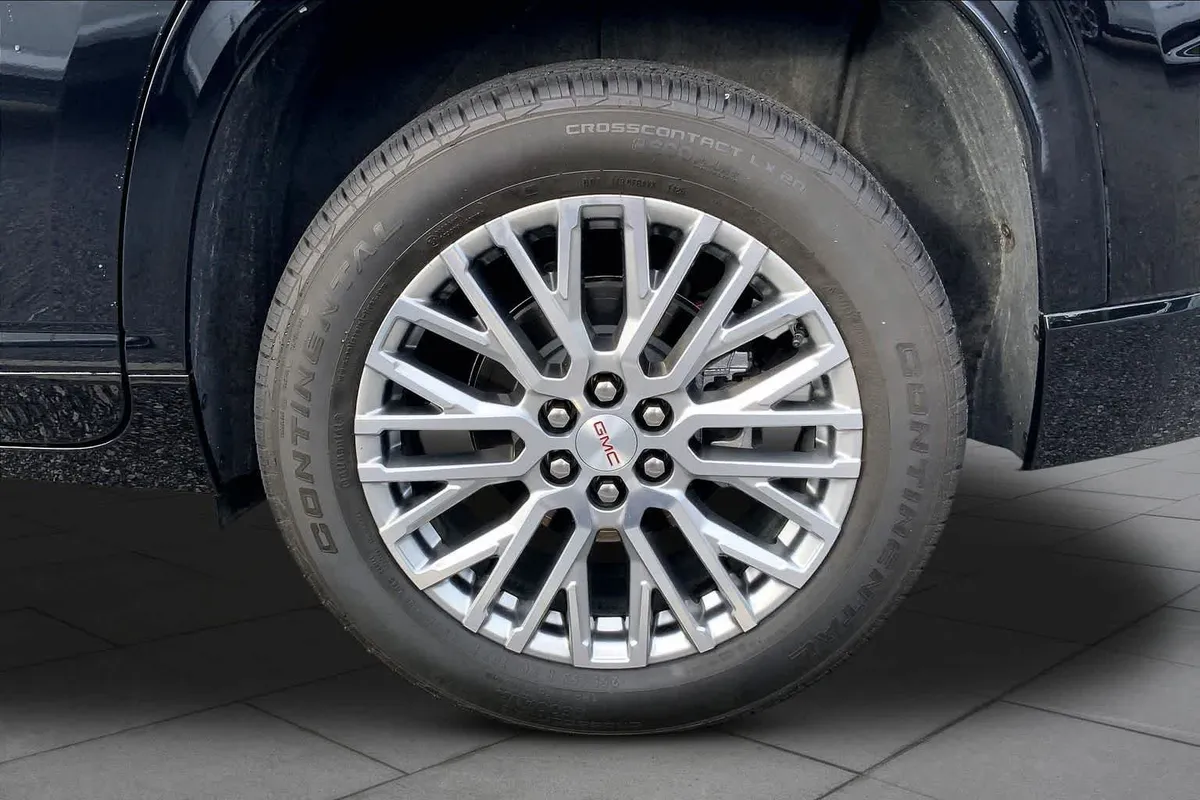 2025 GMC Acadia FWD Denali thumbnail 11
