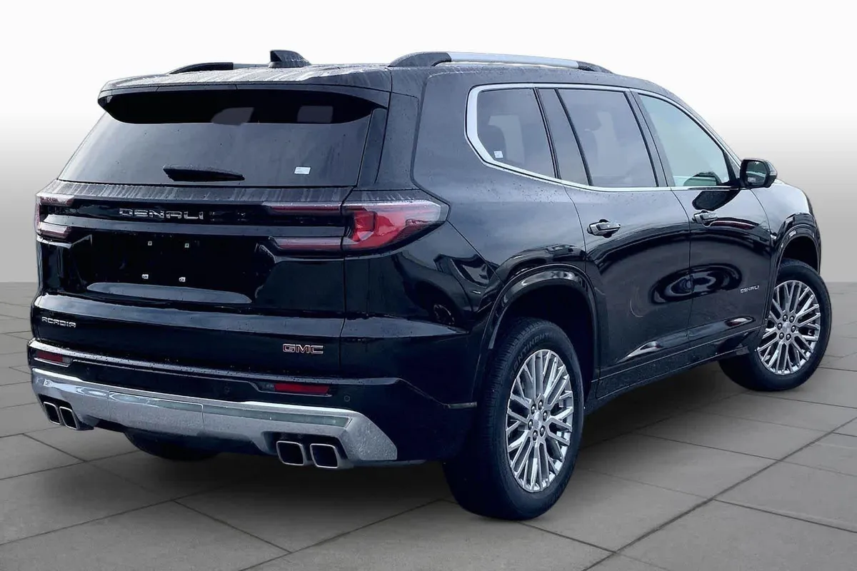 2025 GMC Acadia FWD Denali thumbnail 13