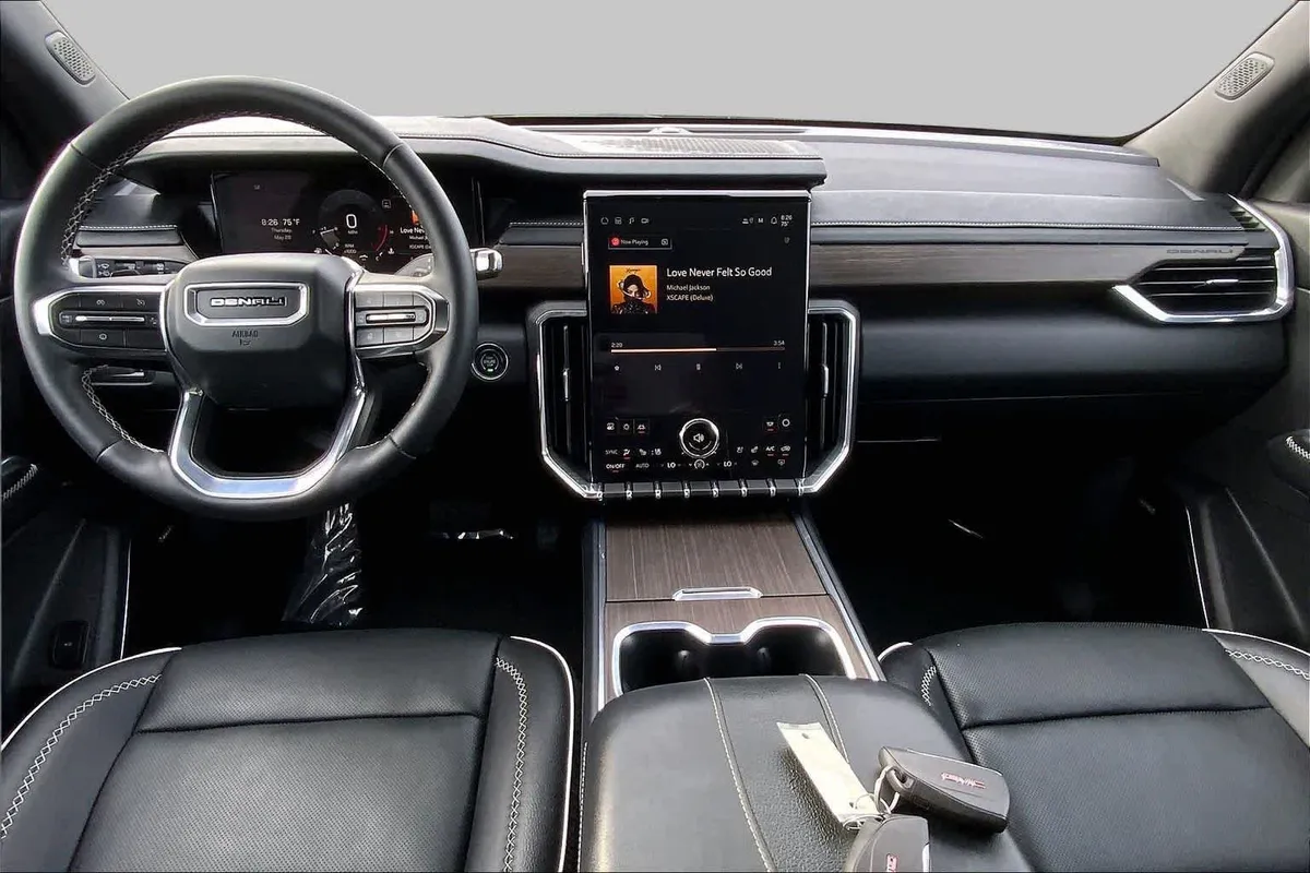 2025 GMC Acadia FWD Denali thumbnail 15
