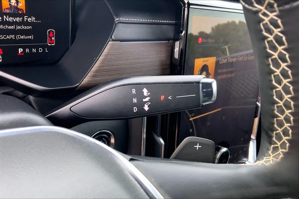 2025 GMC Acadia FWD Denali thumbnail 16