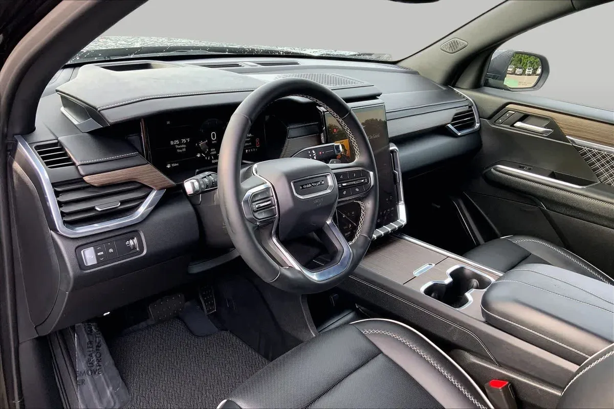 2025 GMC Acadia FWD Denali thumbnail 17