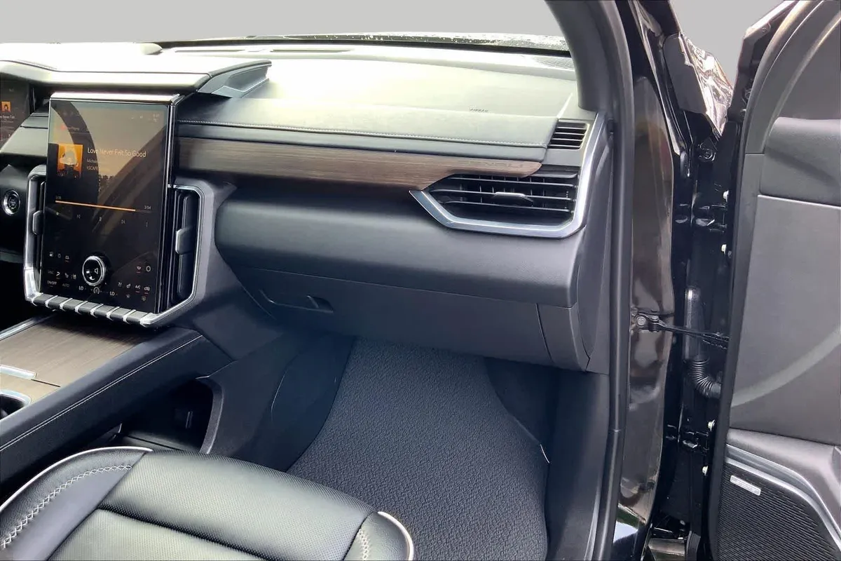 2025 GMC Acadia FWD Denali thumbnail 18