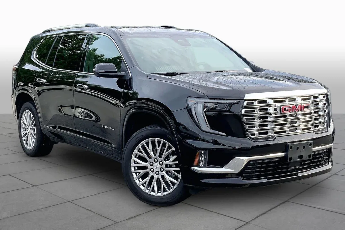 2025 GMC Acadia FWD Denali thumbnail 3