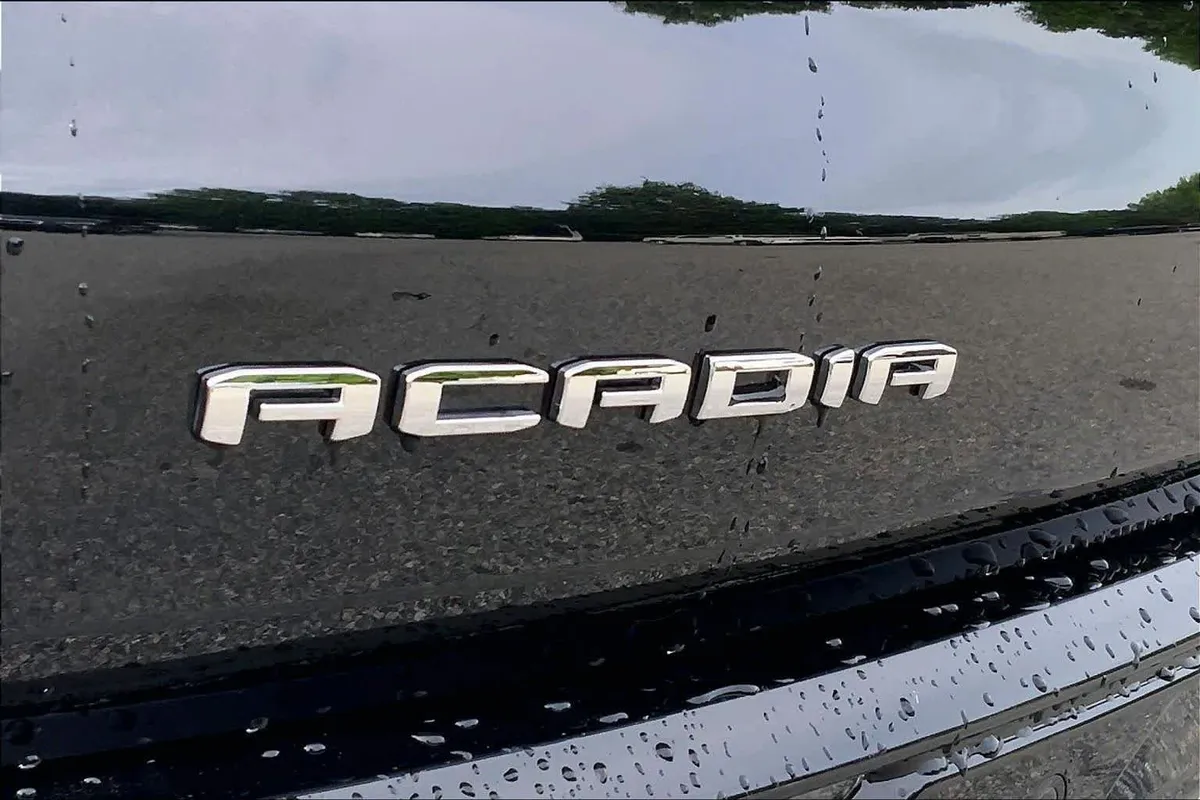 2025 GMC Acadia FWD Denali thumbnail 30