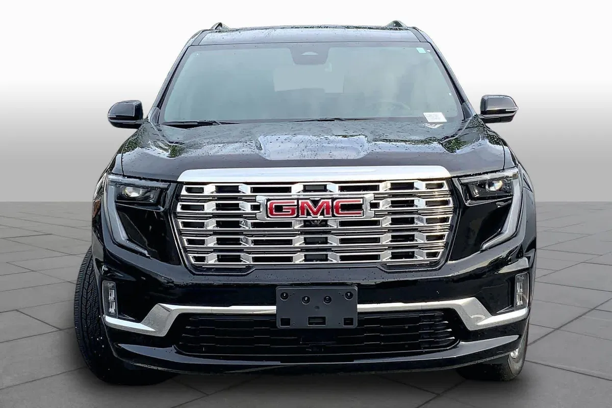 2025 GMC Acadia FWD Denali thumbnail 4