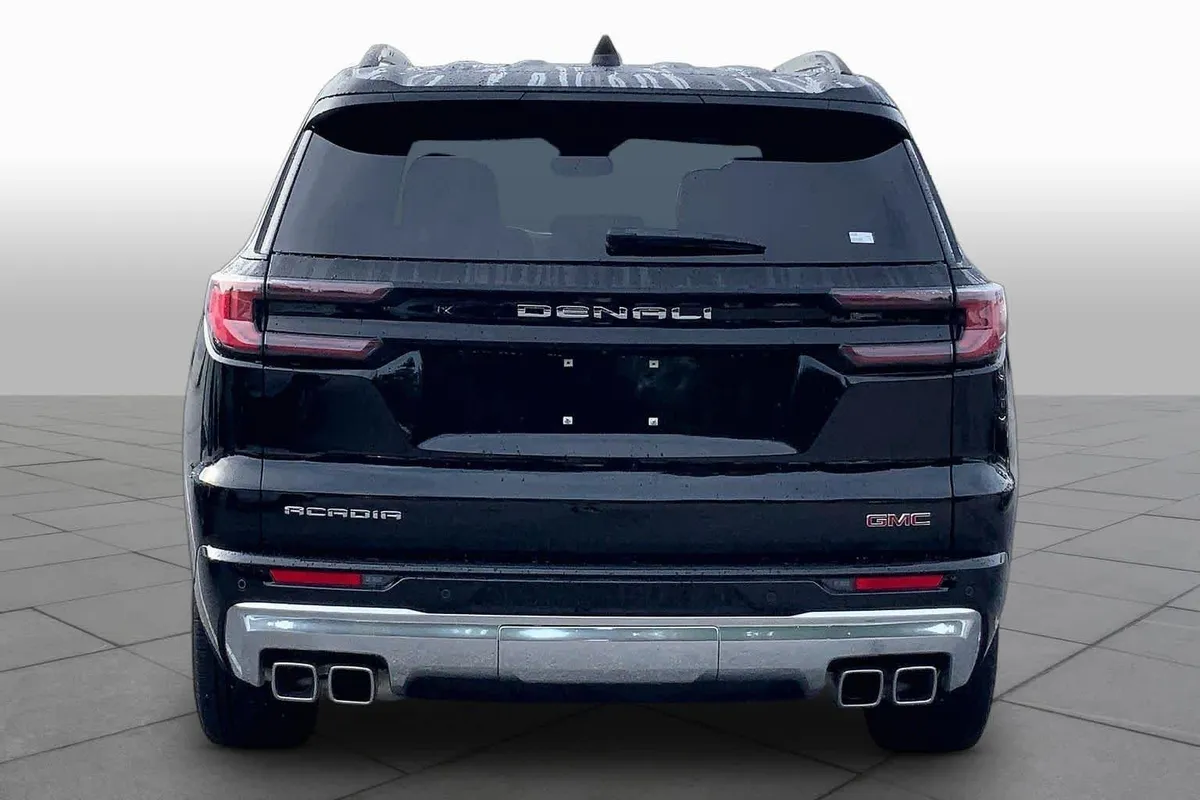 2025 GMC Acadia FWD Denali thumbnail 5