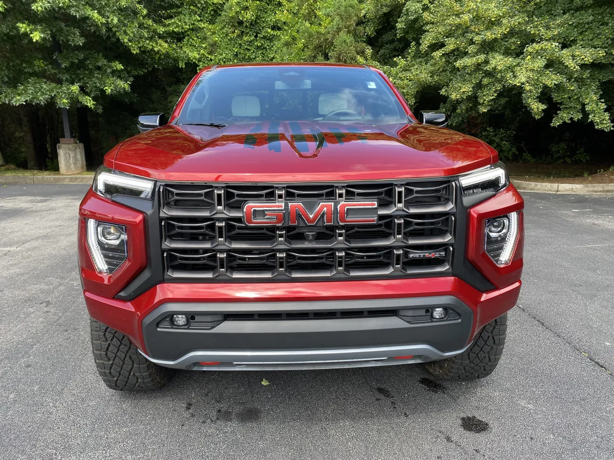 2025 GMC Canyon 4WD AT4 thumbnail 2