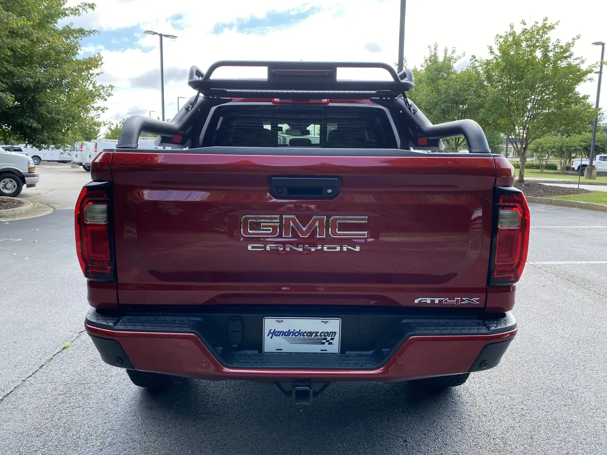 2025 GMC Canyon 4WD AT4 thumbnail 7