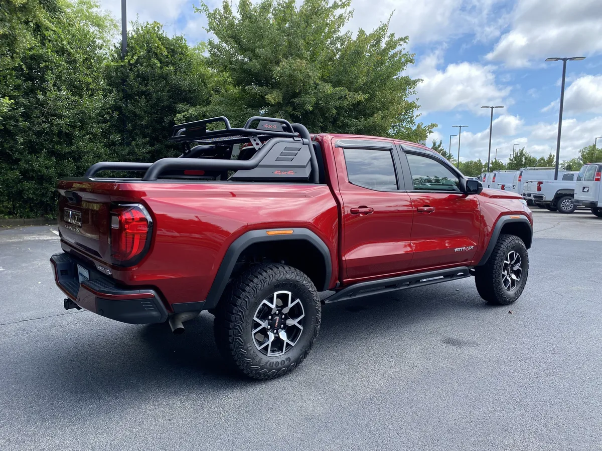 2025 GMC Canyon 4WD AT4 thumbnail 8