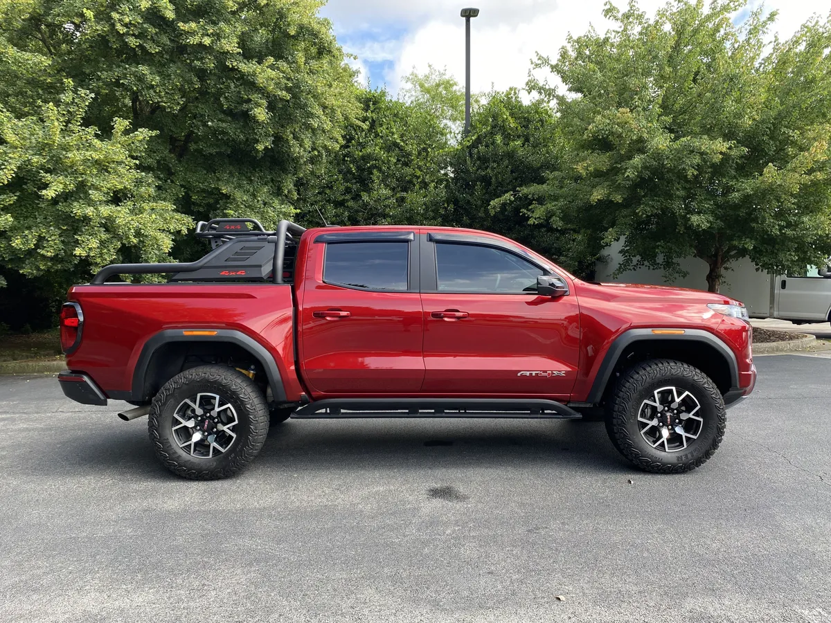 2025 GMC Canyon 4WD AT4 thumbnail 9