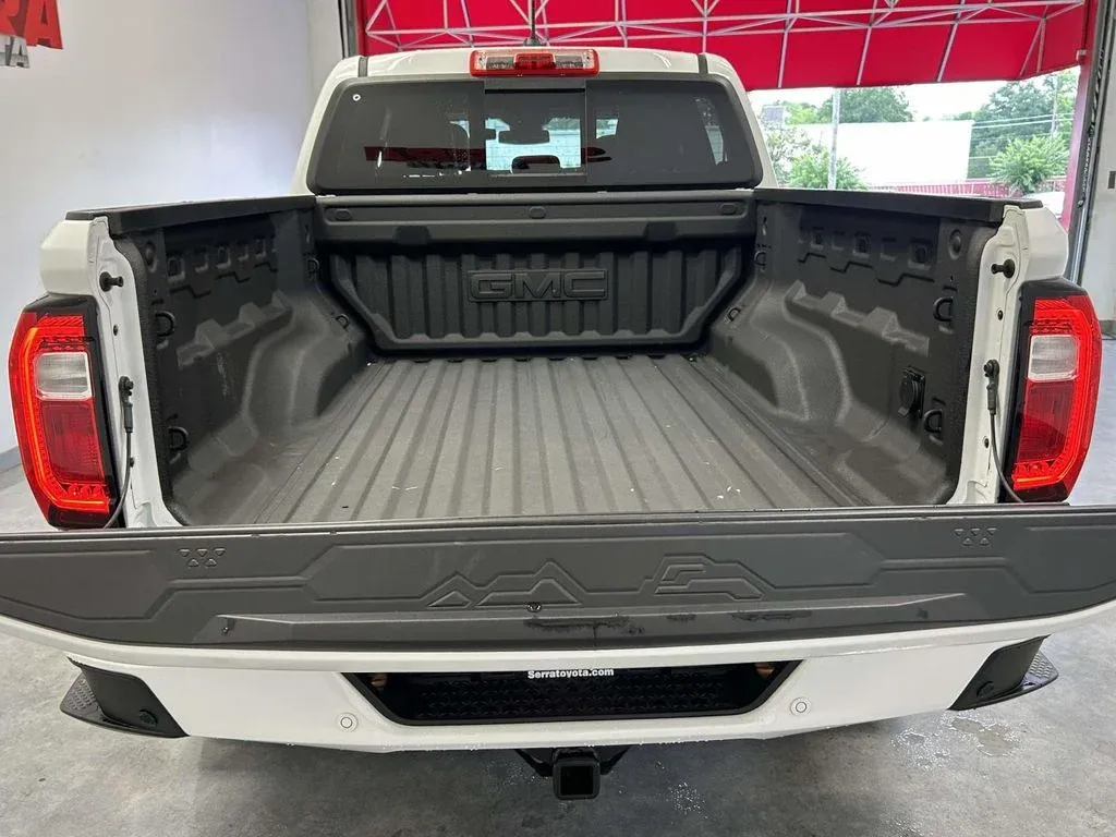 2025 GMC Canyon AT4 thumbnail 11