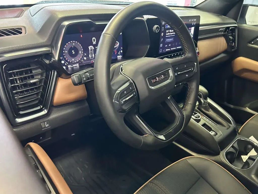 2025 GMC Canyon AT4 thumbnail 13