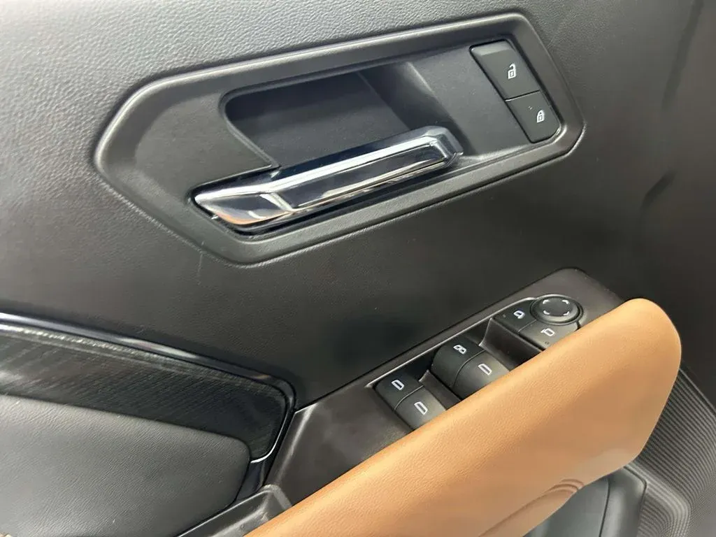 2025 GMC Canyon AT4 thumbnail 18
