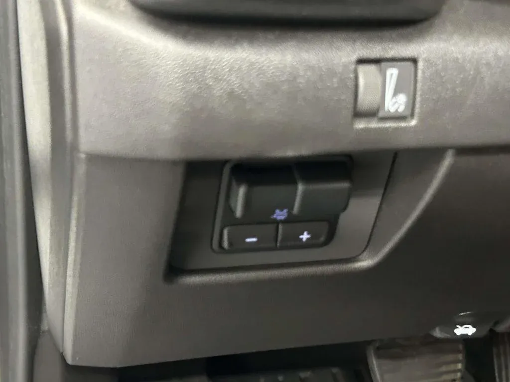 2025 GMC Canyon AT4 thumbnail 19