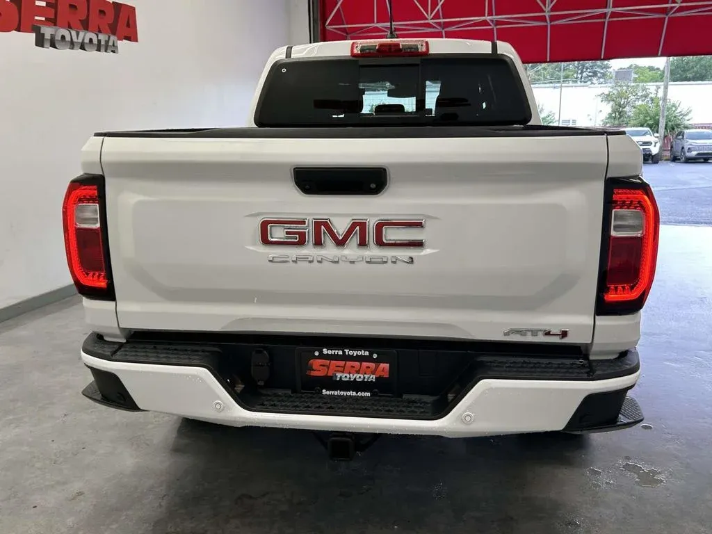 2025 GMC Canyon AT4 thumbnail 4