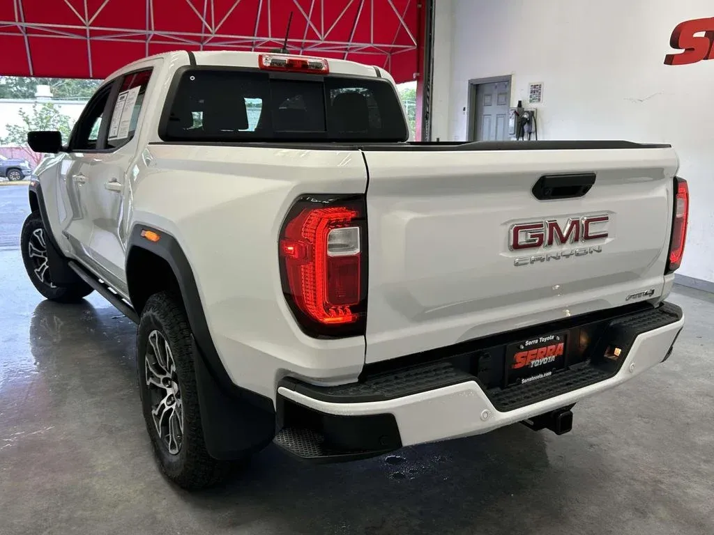 2025 GMC Canyon AT4 thumbnail 5