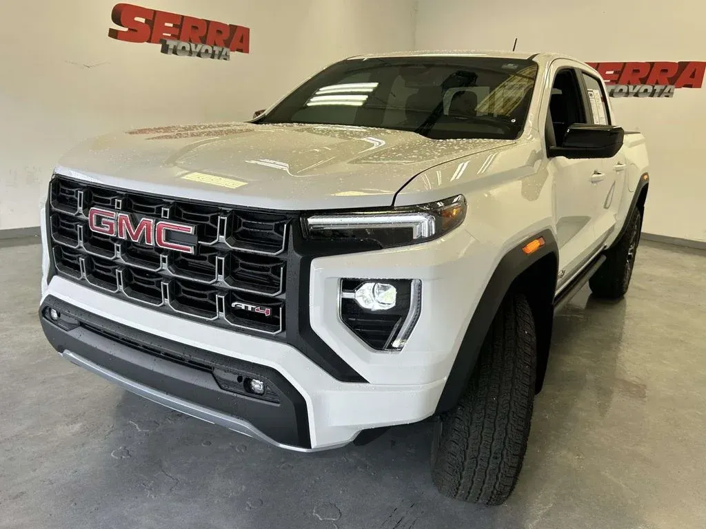 2025 GMC Canyon AT4 thumbnail 7
