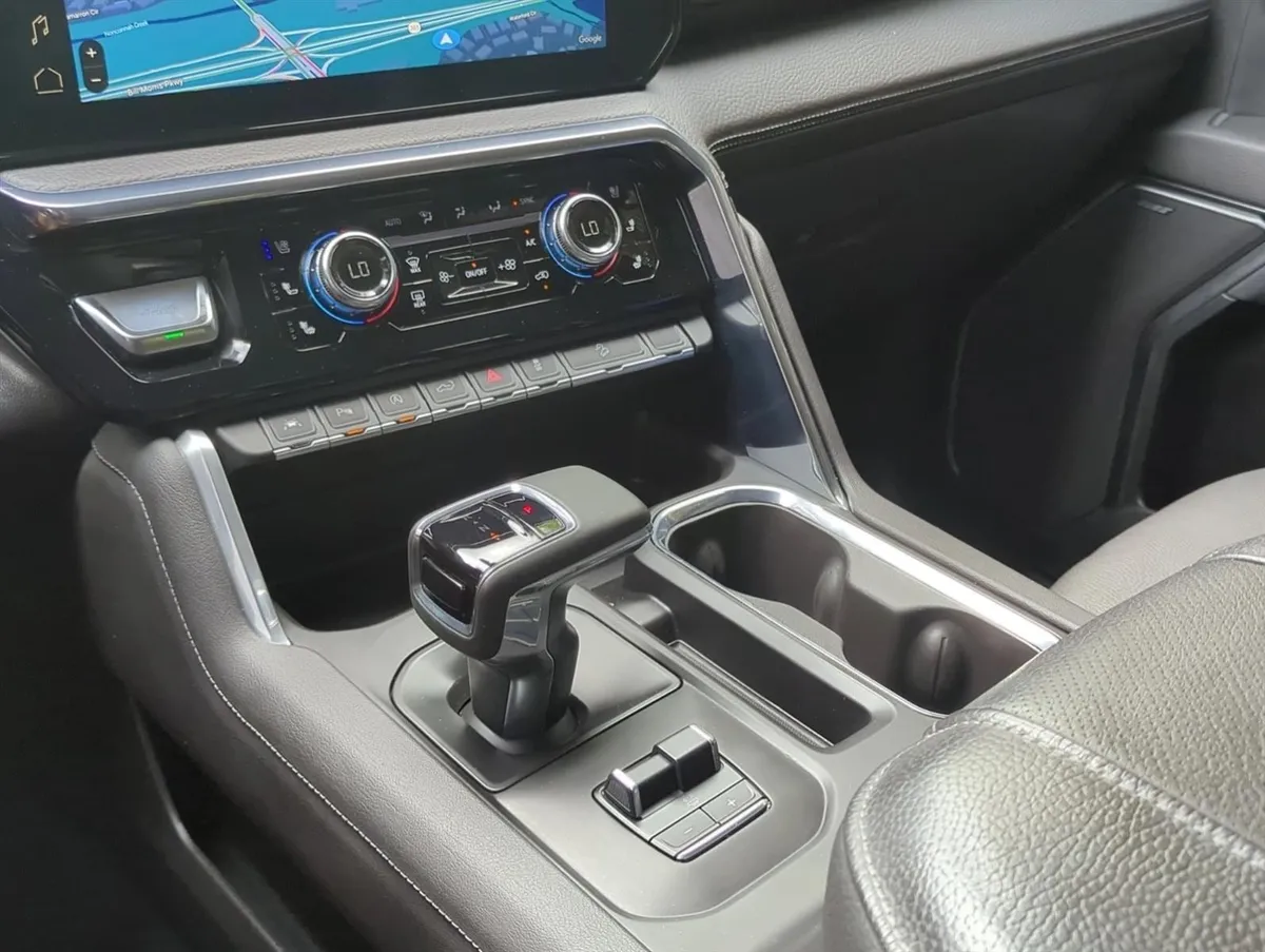 2025 GMC Sierra 1500 Denali thumbnail 12