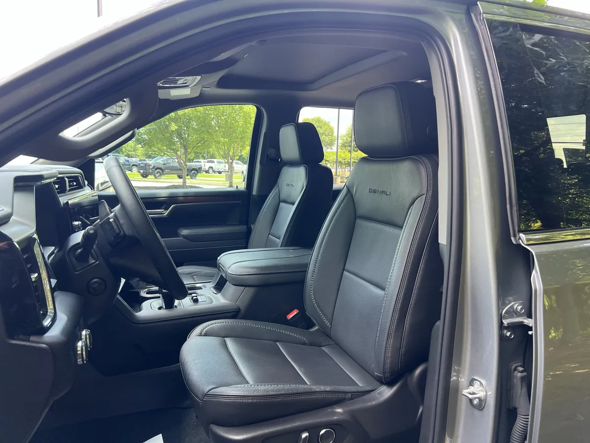 2025 GMC Sierra 1500 Denali thumbnail 15
